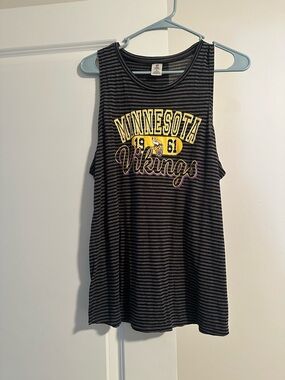 Minnesota Vikings Black & Gray Striped Tank size xl fits like a large